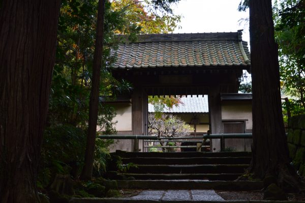 正統院の山門