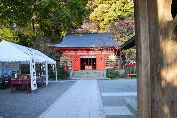 荏柄天神社の本堂と境内