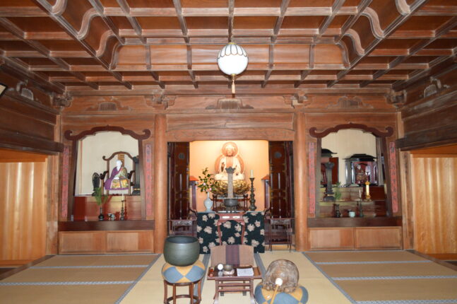 東慶寺本尊の釈迦如来坐像