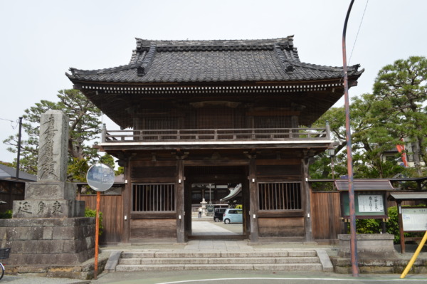 鎌倉　本覚寺の山門