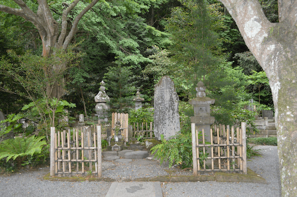 鎌倉　妙本寺　一幡の墓